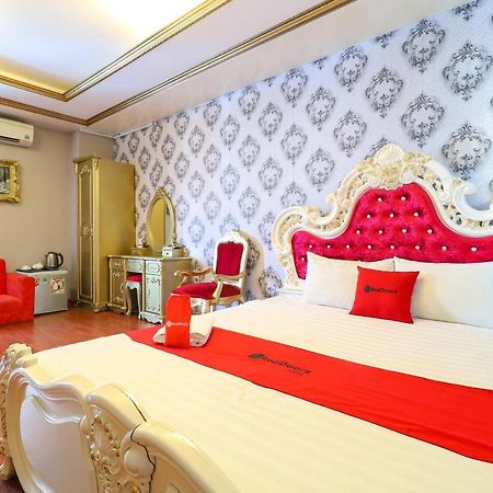 Готель Reddoorz Bui Vien Walking Street Хошимін Екстер'єр фото