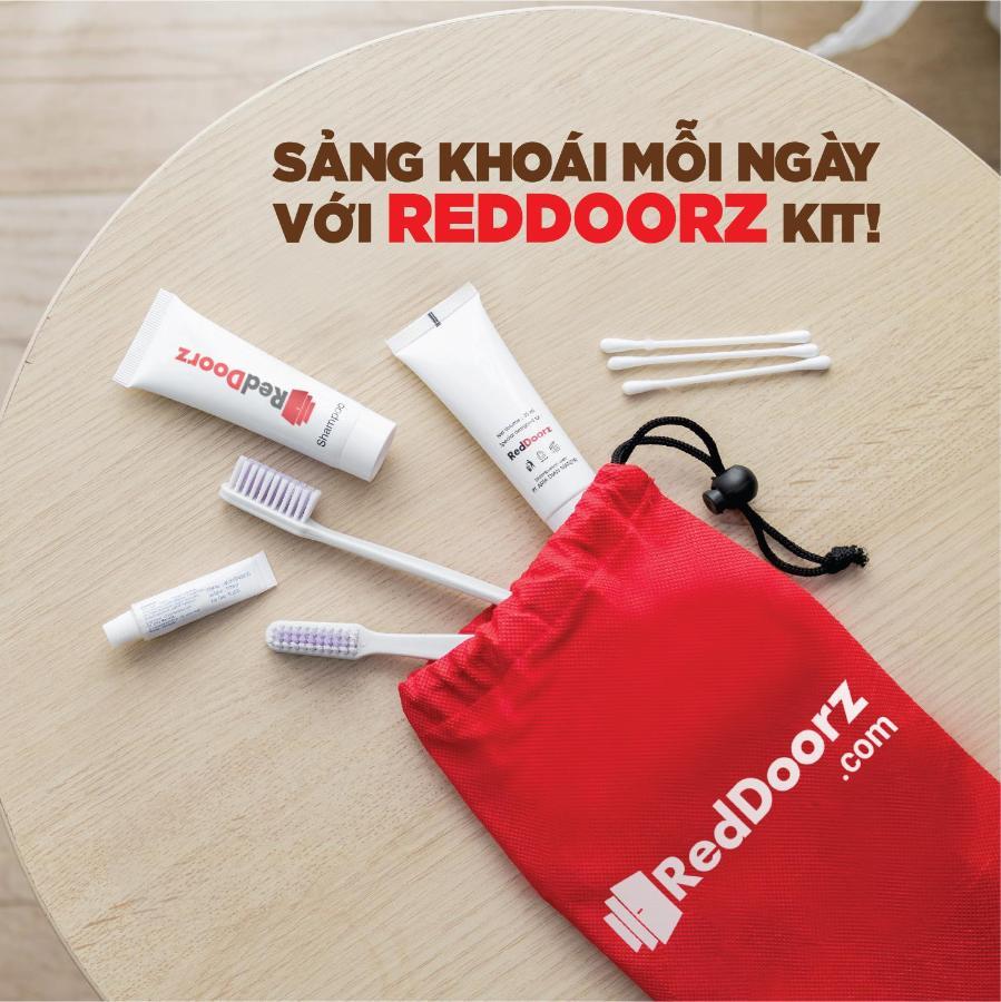Готель Reddoorz Bui Vien Walking Street Хошимін Екстер'єр фото